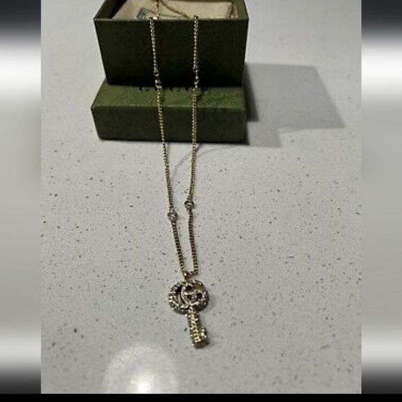 STUNNING LUXURY 😍 GUCCI KEY NECKLACE 🔑 IN 14K GOLD PLATED - Picture 4 of 6